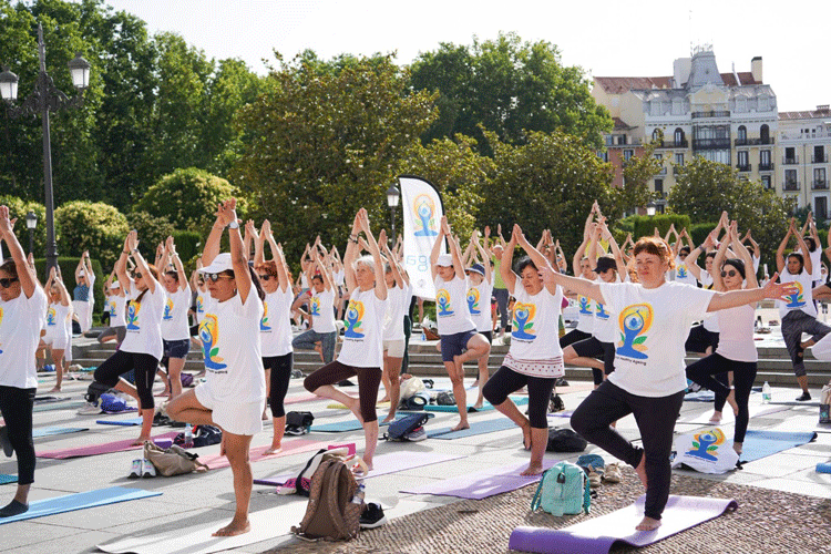La Plaza de Oriente de Madrid se llenó de entusiastas del Yoga. /Fotos: Cortesía de la Embajada de la India