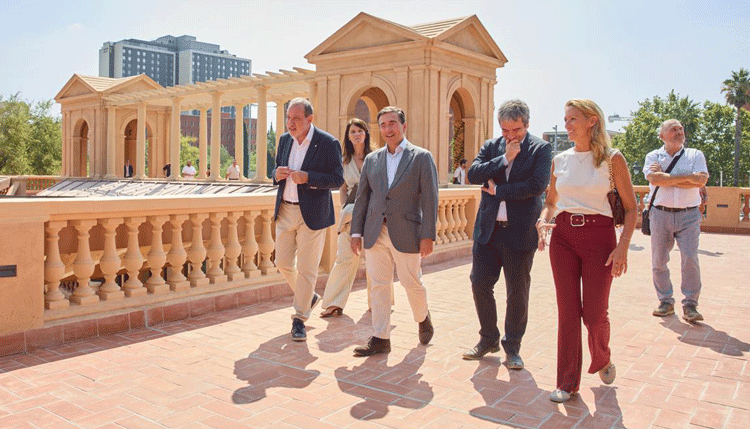El ministro Albares durante su visita a las obras de la nueva sede de Casa Asia en Barcelona. /Foto: MAEC