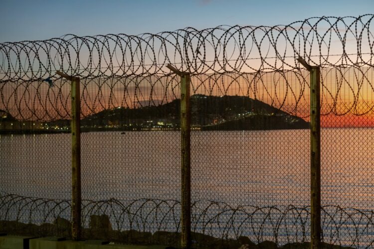 Ceuta, vista desde Marruecos./ Foto: juanorihuela / iStock
