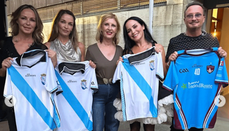 The Corrs and Gwen Colvin pose in the shirts of Keltoi, the Welsh football club. /Photo: Courtesy of the Irish Embassy