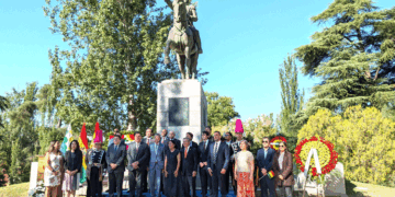 Foto familiar de los miembros del Cuerpo Diplomático asistentes a la conmemoración. Fotos: JDL
