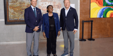 Ambassador of Angola, Balbina Malheiros Dias da Silva, during her visit to the Gijón Chamber of Commerce. /Photo: Courtesy of the Embassy of Angola