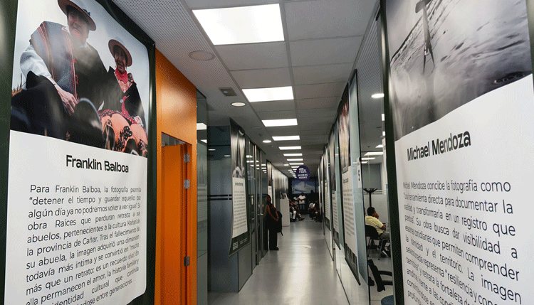 Installation of the photographic exhibition Echoes of Identity, a prominent initiative of the vice president of the Republic of Ecuador, María José Pinto. /Photos: Courtesy of the Consulate General of Ecuador in Madrid