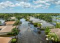 Una calle de Sarasota (Florida) inundada tras el paso del huracán Debby./ Foto: Bilanol / iStock