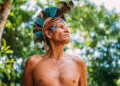Indio de la tribu Pataxó, con tocado de plumas. Fotos: IstockPhoto