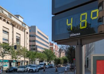 A thermometer in a street in Seville./ Photo: Carlos Koblischek / iStock