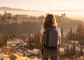 A tourist contemplates the Alhambra of Granada from the Mirador de San Nicolás. /Photo: IstockPhoto