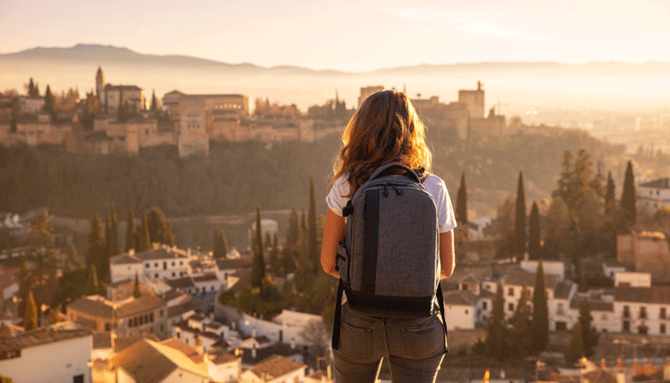 A tourist contemplates the Alhambra of Granada from the Mirador de San Nicolás. /Photo: IstockPhoto