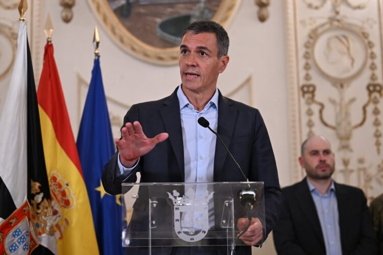 El presidente del Gobierno, Pedro Sánchez, durante la declaración institucional que realizó al terminar su visita a Ceuta./ Pool Moncloa / Borja Puig de la Bellacasa
